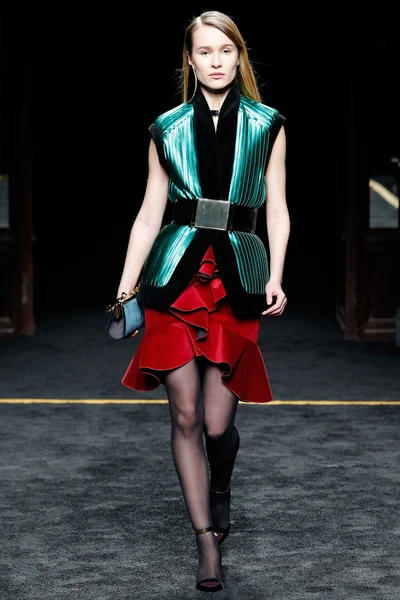 Look 30